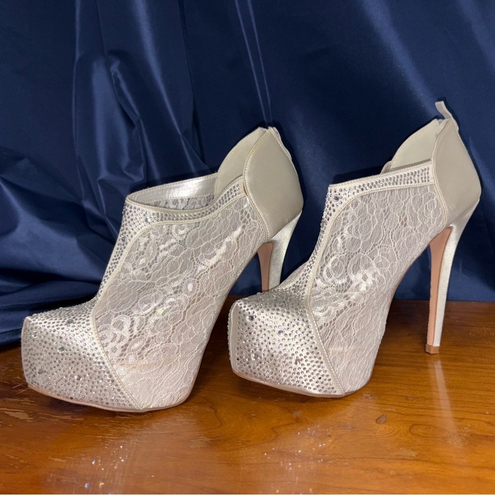 Elegant Lace Platform Heels